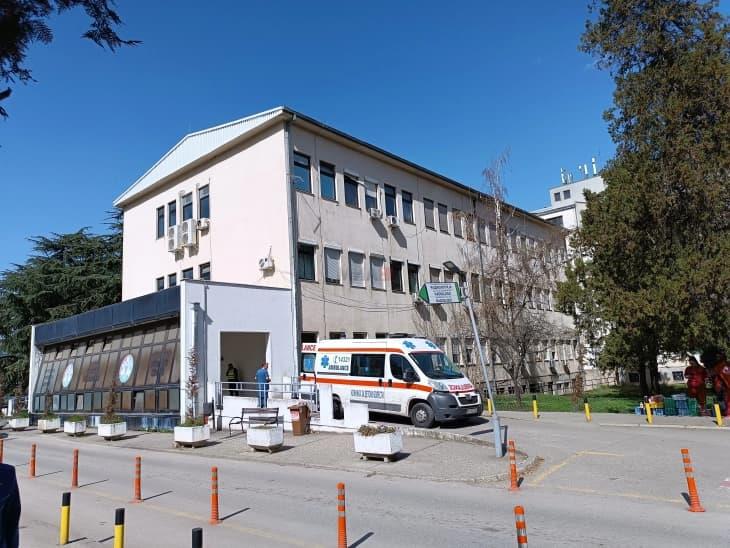 Момче со повреди од огнено оружје однесено во Ургентен центар на Клинички