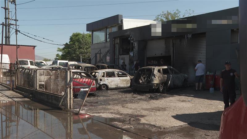 Опожарени 20-тина автомобили во скопска Пинтија, штетата околу 200 илјади евра