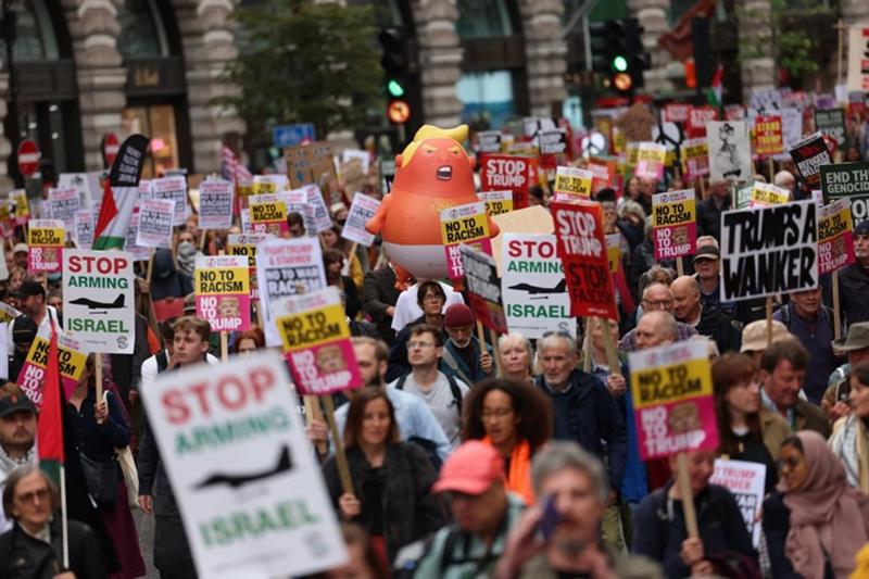 Илјадници Британци протестираа во Лондон против посетата на Трамп (ВИДЕО)