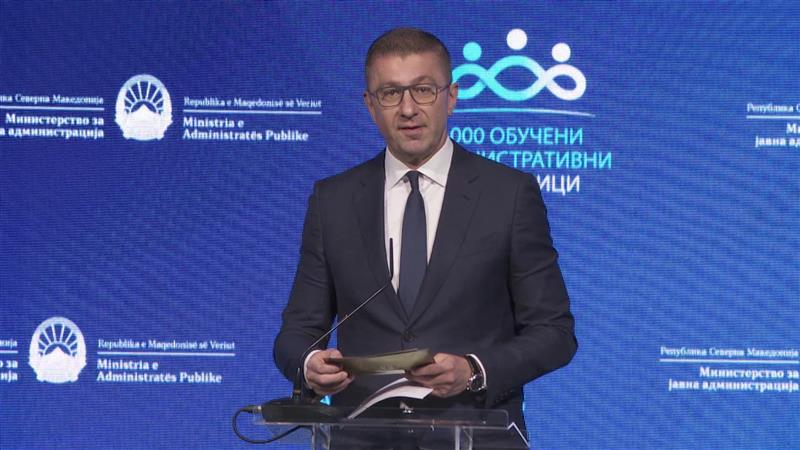 Административците на обуки- Минчев вели инвестираме во луѓето и развојот 