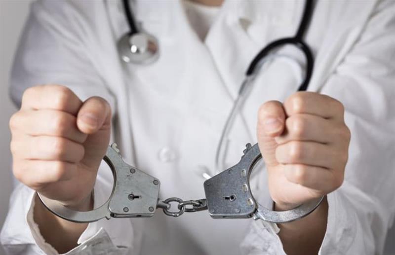 Доктор од Франција е осомничен за сексуално вознемирување на 65 пациентки, на секоја ѝ правел иста грозотија