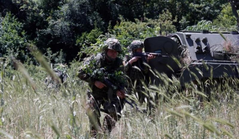 Српскиот министер за одбрана најави задолжителен воен рок од почетокот на 2026 година