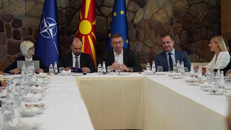Владата најавува интензивирање на дијалогот со Бугарија на почетокот на следната година