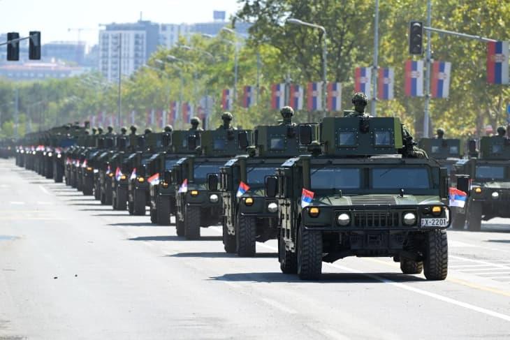 Во Белград претпладнево ќе се одржи воена парада