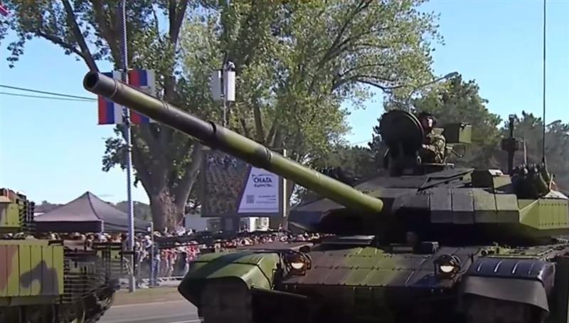 Видео: Во Белград се одржува воена парада