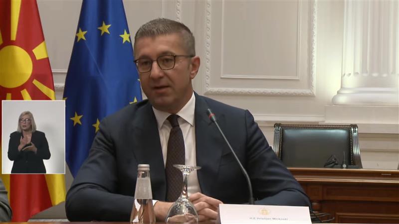 Мицкоски на работна средба со претседателот и главен извршен директор на стопанска комора на Дубаи