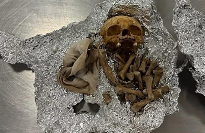 Патник носел човечки останки во багажот- цариниците не можеле да поверуваат за што му служеле коските
