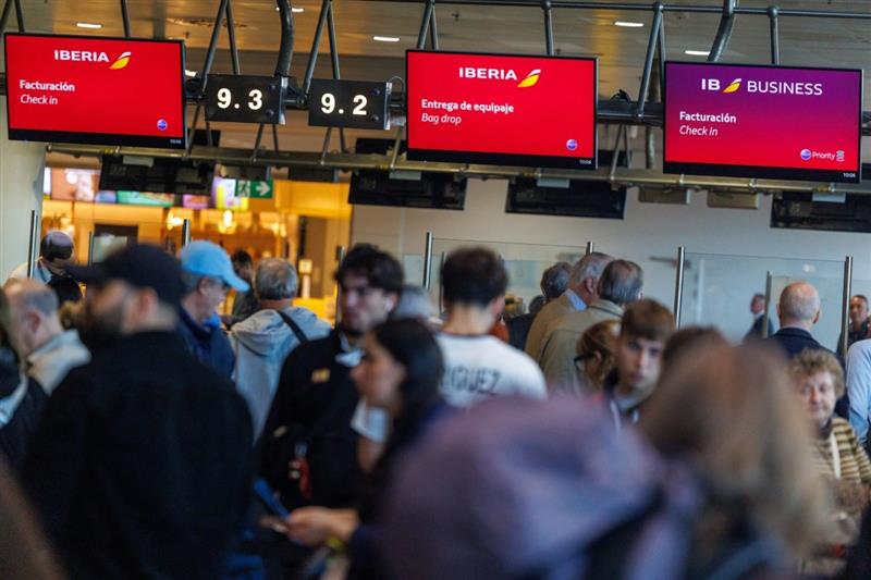 Проблеми со чекирање и метеж на најголемите аеродроми низ Европа- откриена е причината 