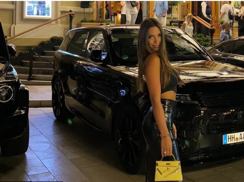 Има 28 години и е на чекор до претседателска функција во мотоспортот, ќе влезе во историјата 
