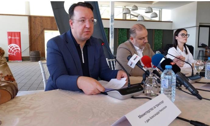 Николоски: Развој на патната мрежа и поддршка за превозниците, основниот двигател на бизнисот