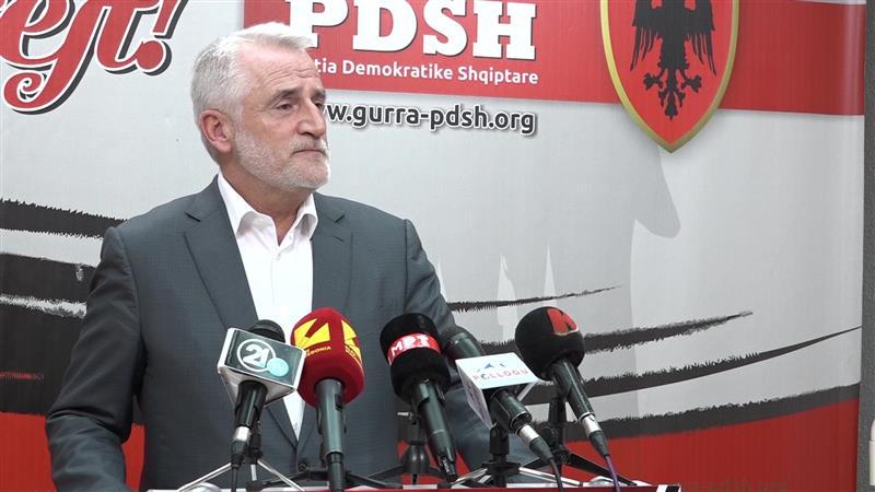 „Ако ДУИ продолжи да манипулира, ќе кажам за сѐ што го молеа Мицкоски“, вели Тачи
