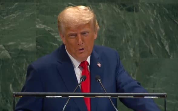 Трамп: Климатските промени се најголемата светска измама (ВИДЕО)