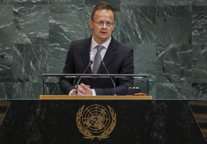 Сијарто: Владата сака да ја направи Унгарија повторно голема