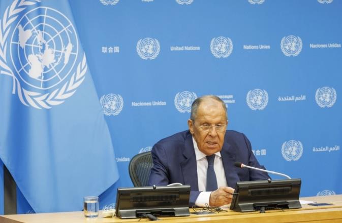 Лавров ги обвини НАТО и ЕУ дека водат „вистинска војна“ против Русија