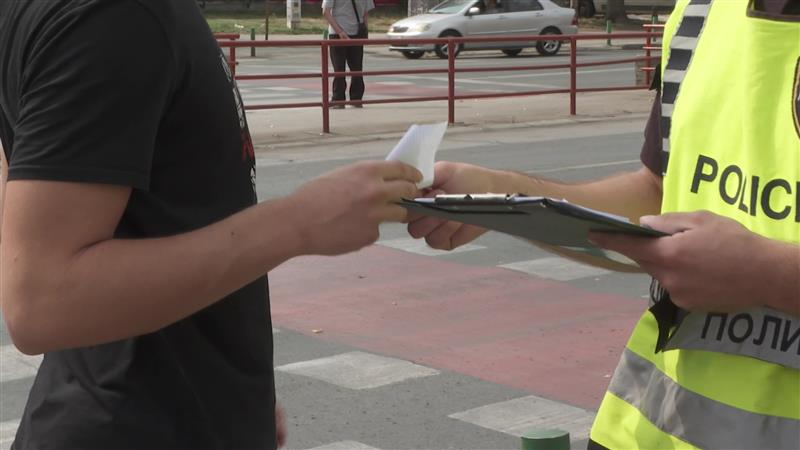 Од денеска нови правила и за пешаците – полицијата контролира и опоменува