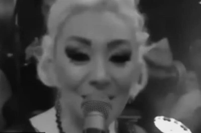 Загина позната турска пејачка- паднала од балкон 