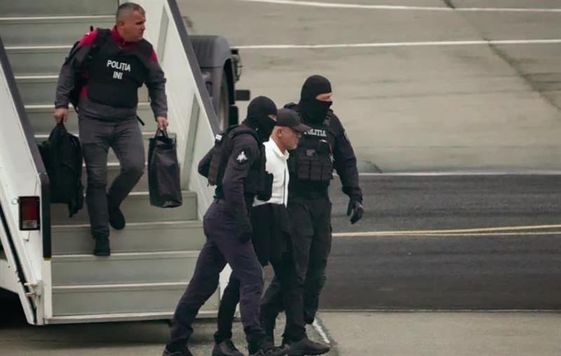 Тектонски потрес пред историските избори во Молдавија- под строго обезбедување се врати „непријателот број 1“