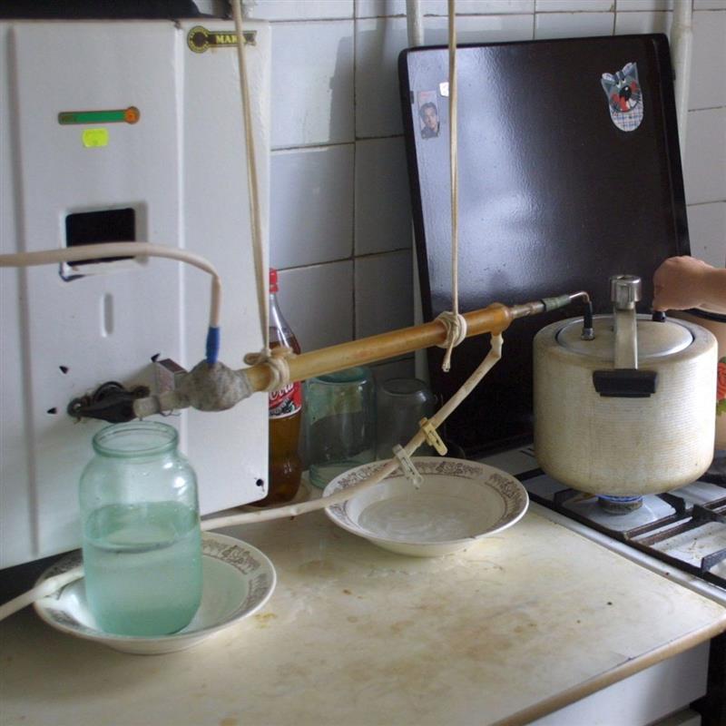 Најмалку 33 лица во Русија починаа од нелегална вотка со метанол