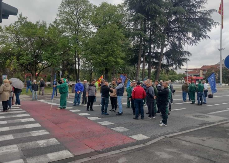 Повторно протестираа вработените во „Паркови и зеленило“,„Флораком“ и „Луна“ , од утре најавуваат радикализирање