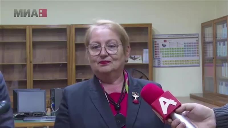 Јаневска: За сите ученици има учебници, темата за тоа треба да биде затворена