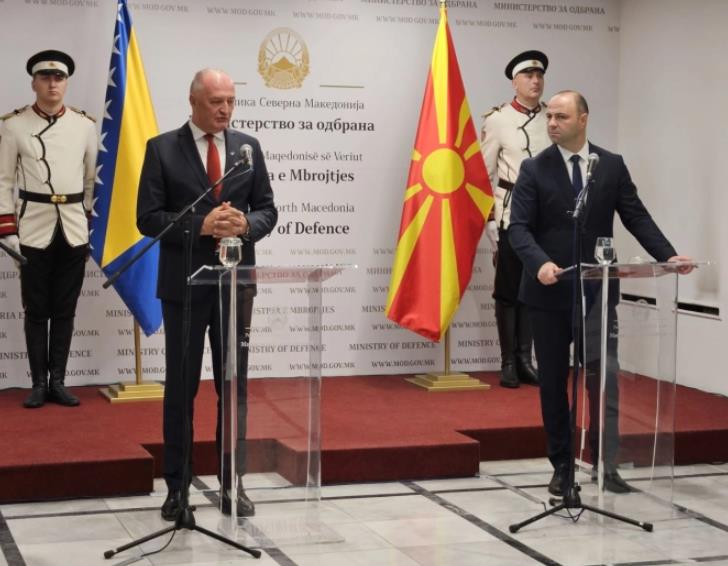Мисајловски-Хелес: Зајакнување на партнерството и довербата во одбраната меѓу Македонија и Босна и Херцеговина
