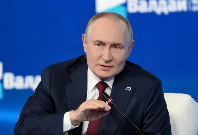 Путин: Западот се обидува да организира обоена револуција во Србија