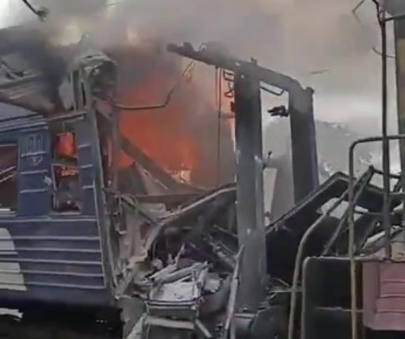 Видео: Триесетина повредени во руски напад со дрон врз патнички воз во Сумскиот регион