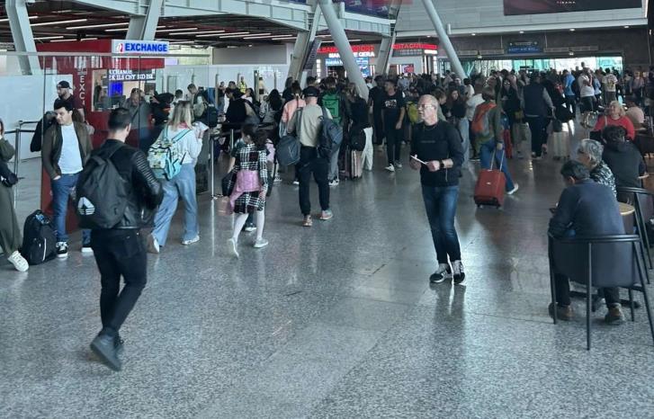 Двајца македонски државјани се приведени со непријавени пари на аеродромот во Тирана