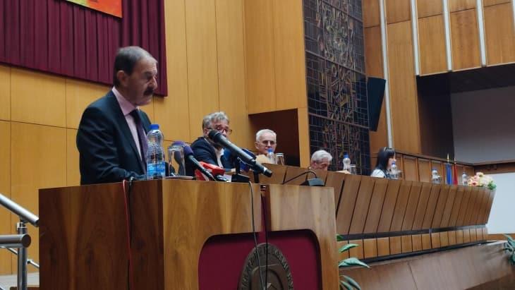 Попов: Официјализирањето на македонската азбука и на македонскиот стандарден јазик не е „вештачка конструкција"