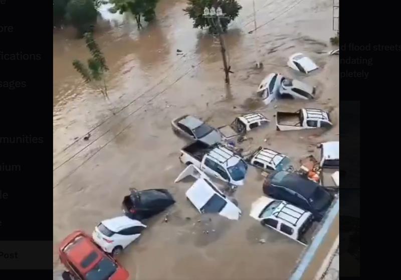 Видео: Најмалку 23 загинати во Мексико по обилни врнежи и поплави