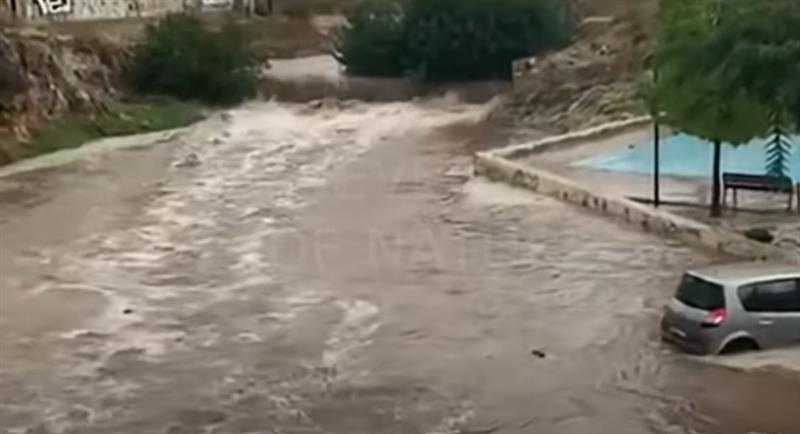 Видео: Обилни врнежи предизвикаа поплави во југоисточна Шпанија
