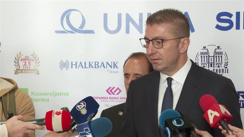 Мицкоски смета дека не е време за предвремени парламентарни избори, Филипче повикува на морална и историска битка