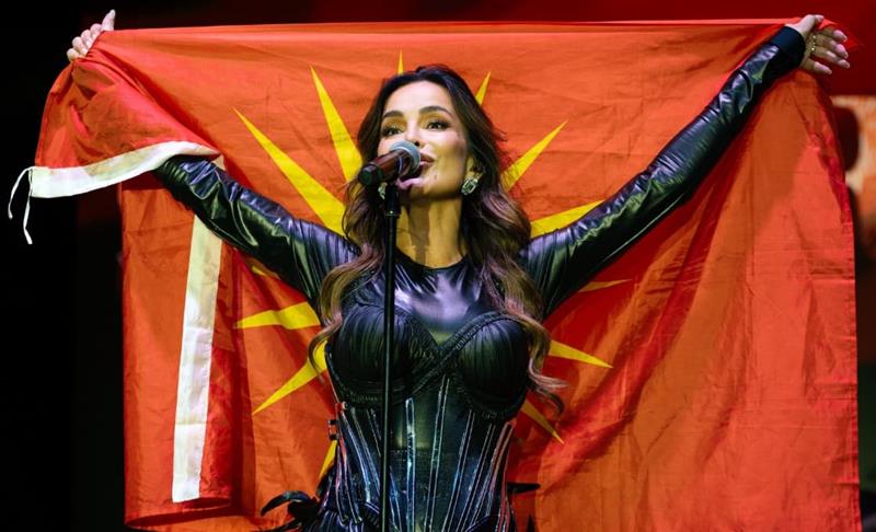 Северина одржа концерт во Велес пред 20.000 гледачи и се зави во знамето од Кутлеш (ФОТО)