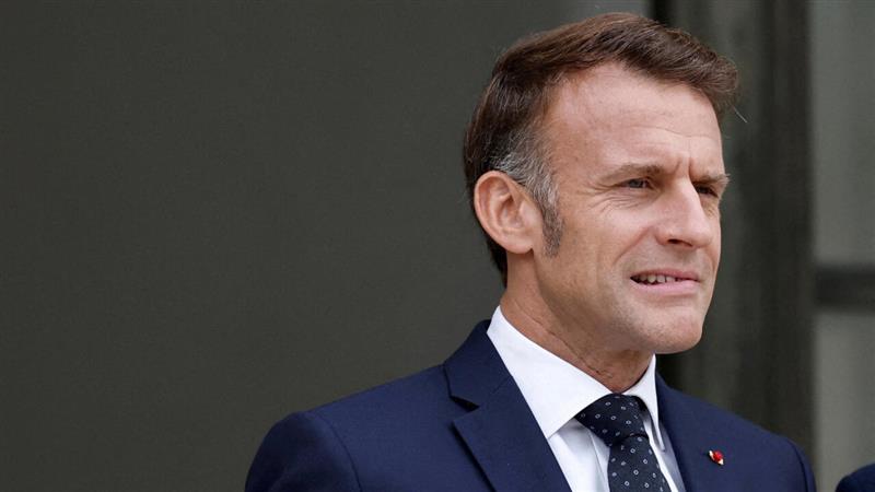 Лекорну ја суспендира контроверзната пензиска реформа на претседателот Макрон