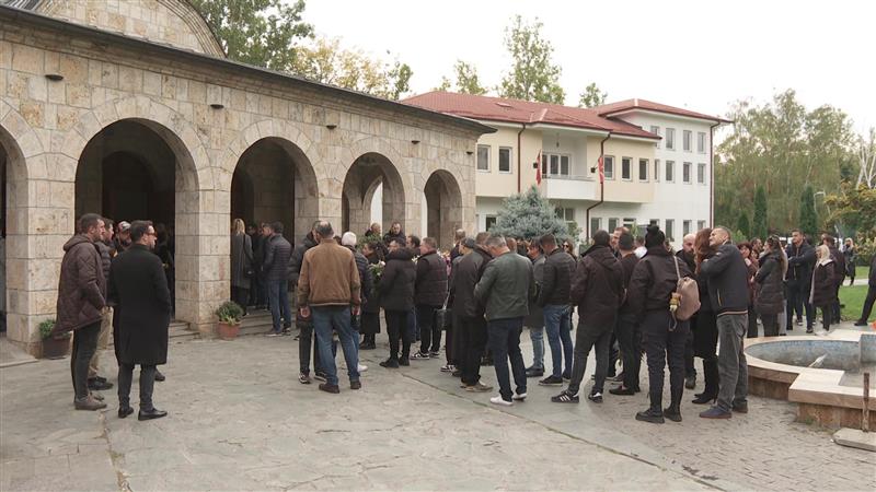 Последен поздрав за Панчо од ДНК, свеќа запалија и неговите колеги и фановите