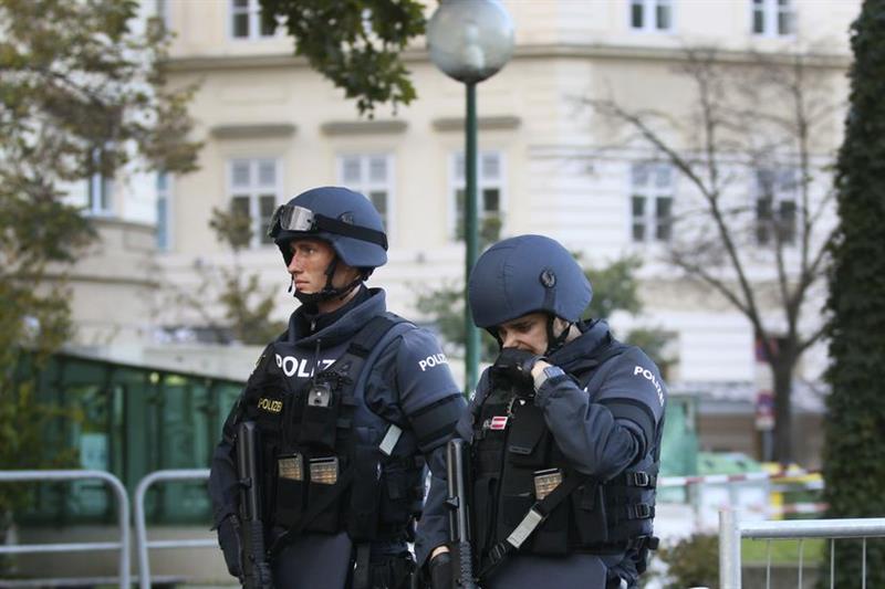 Тинејџер со потекло од Македонија планирал страшни терористички напади во Австрија- да убива христијани 