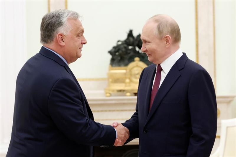 Орбан и Путин разговарале за самитот со Трамп во Будимпешта 