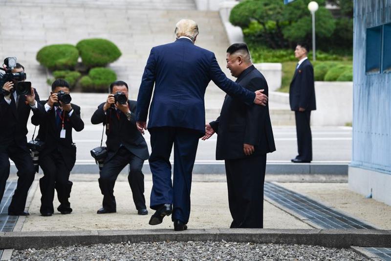 Трамп и натаму изнедадува- дали ќе има средба со Ким Џонг Ун?