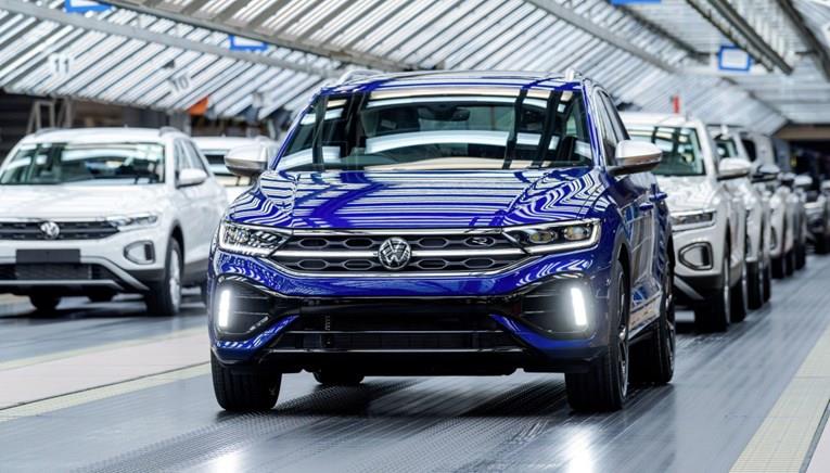 Продажбата во Германија открива нови трендови: VW T-Roc е хит, а хибридите прва опција 