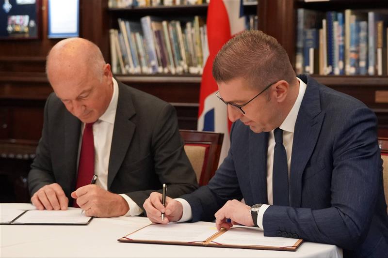 Мицкоски: Потпишавме Меморандум за разбирање со „Бурсток“, која ќе инвестира во наменската воена индустрија во Македонија до 150 милиони долари