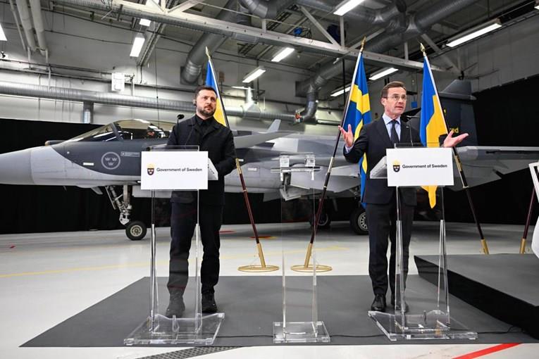 Украина од Шведска набавува 150 моќни воени авиони „Грипен“ (ВИДЕО)