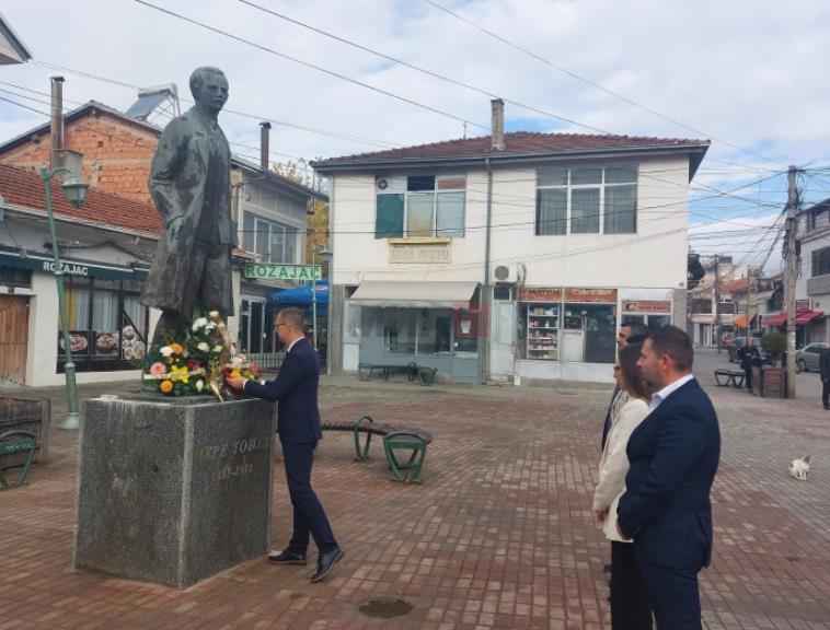 Прилеп оддаде почит на револуционерите по повод 23 Октомври