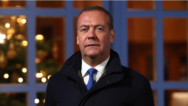 Медведев: Трамп застана на страната на бандеровиот Киев, на лудилото на Европа, ова е чин на војна