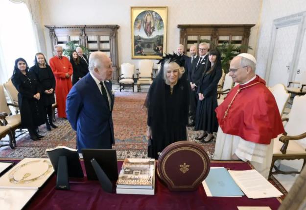 Заедничка молитва на кралот Чарлс и папата Лав во Ватикан, првпат по 500 години