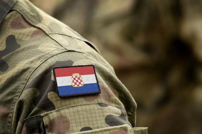 Хрватска и официјално воведе задолжително служење на воен рок- првите регрути во касарните ќе влезат на почетокот на 2026. 