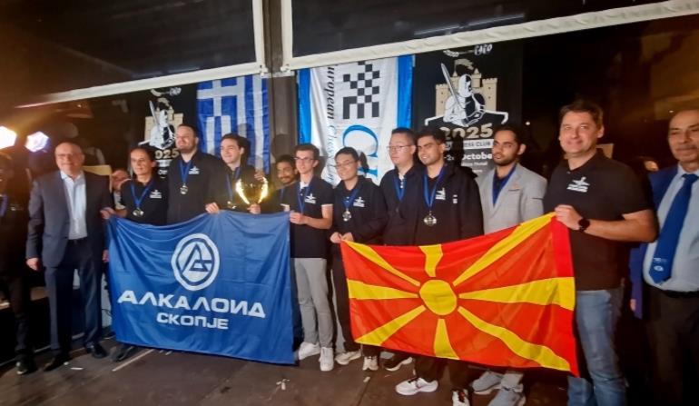 Шахистите на Алкалоид по третпат со вицешампионската титула на ЕКК