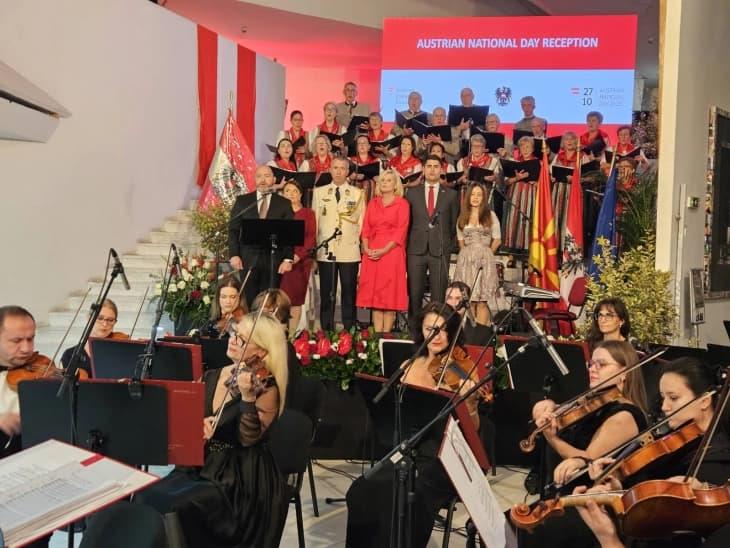 Но Националната опера и балет одбележан Националниот ден на Австрија