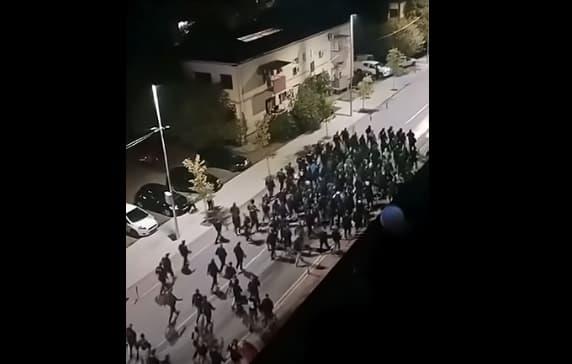 Тензично во Подгорица: Групи граѓани се собираат на протест, откако се уапсени 11 лица: Турци, надвор! (ВИДЕО)