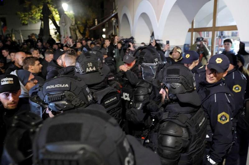 Драма во Словенија: Рафали во ромска населба во близина на Ново Место, интервенираат специјалци