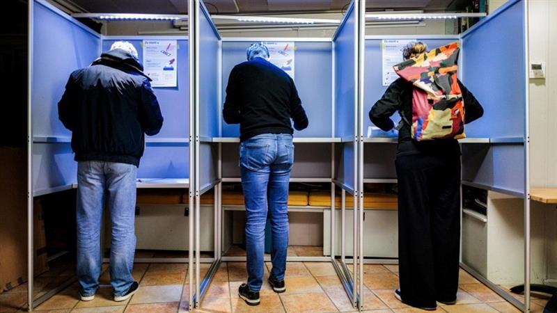 Холанѓаните гласаат на најнеизвесните избори во последните децении